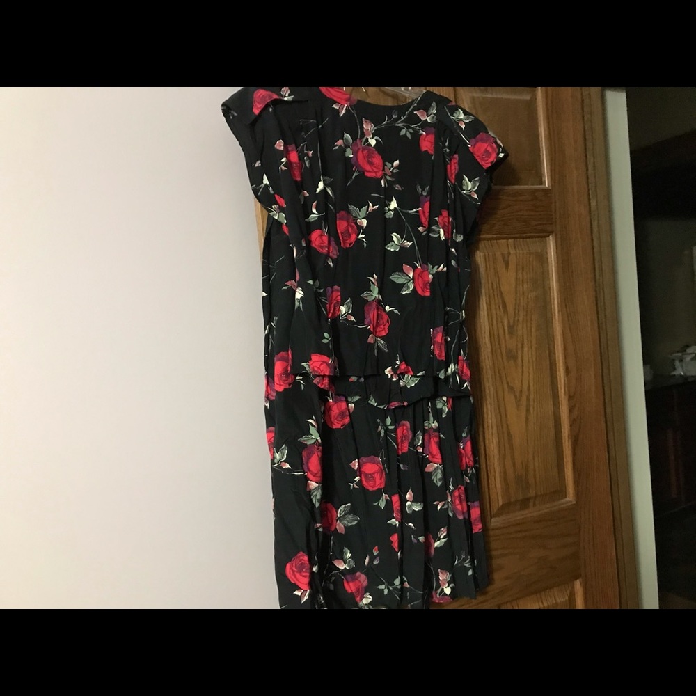 Vintage NWT roses are red two piece outfit
